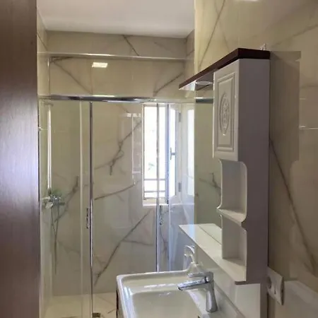 2 Bedroom In The Centre * Himarë