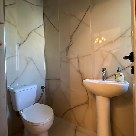 2 Bedroom In The Centre Himarë