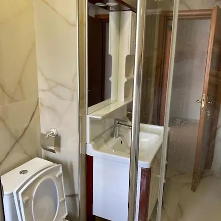 2 Bedroom In The Centre Himare